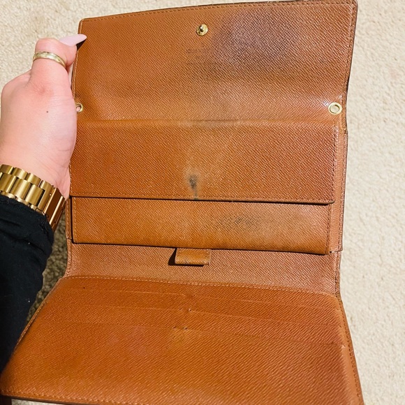 Louis Vuitton Crossbody - Picture 6 of 11